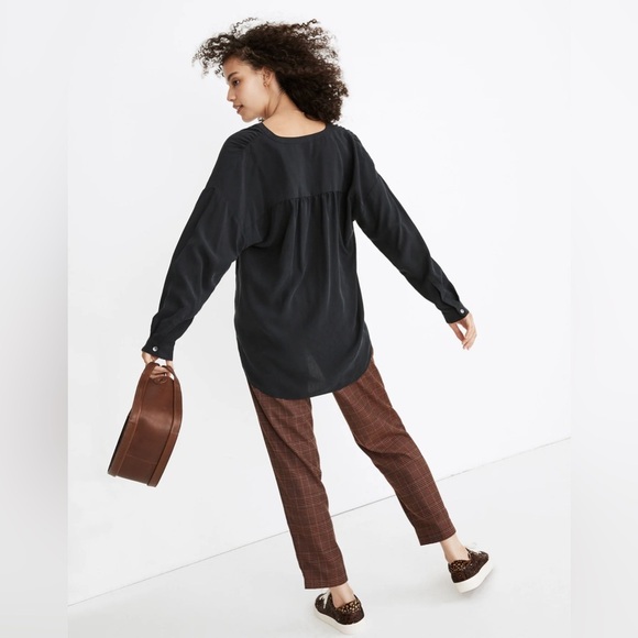 Madewell Sandwashed Popover Top large green lane - Picture 2 of 4